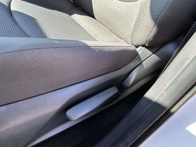 Used 2025 Toyota RAV4 LE AWD/4WD image 18