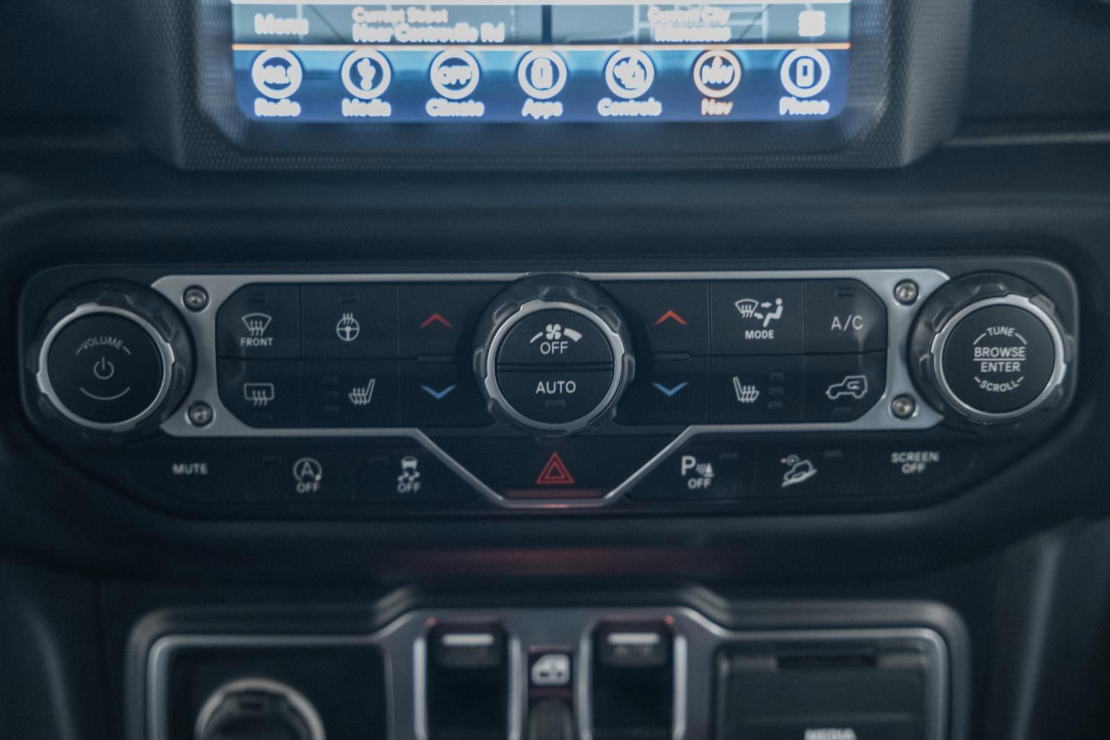 Used 2019 Jeep Wrangler Unlimited Sahara w/ Quick Order Package 24M Moab image 28