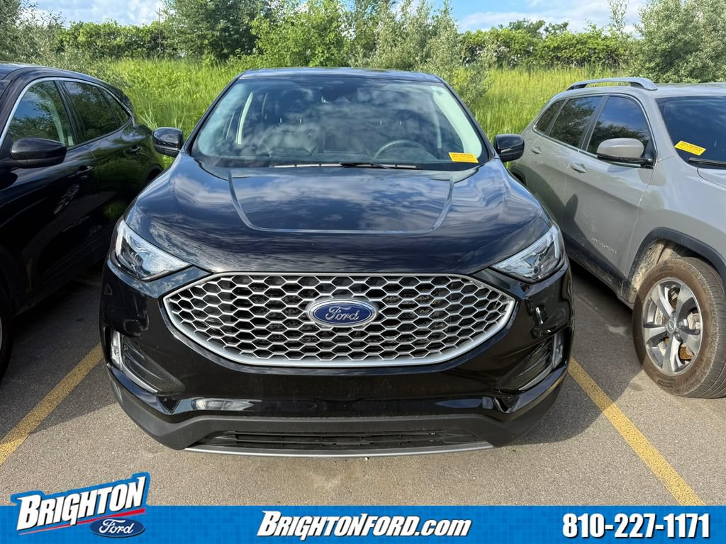 Certified 2024 Ford Edge SEL w/ Convenience Package AWD/4WD image 2
