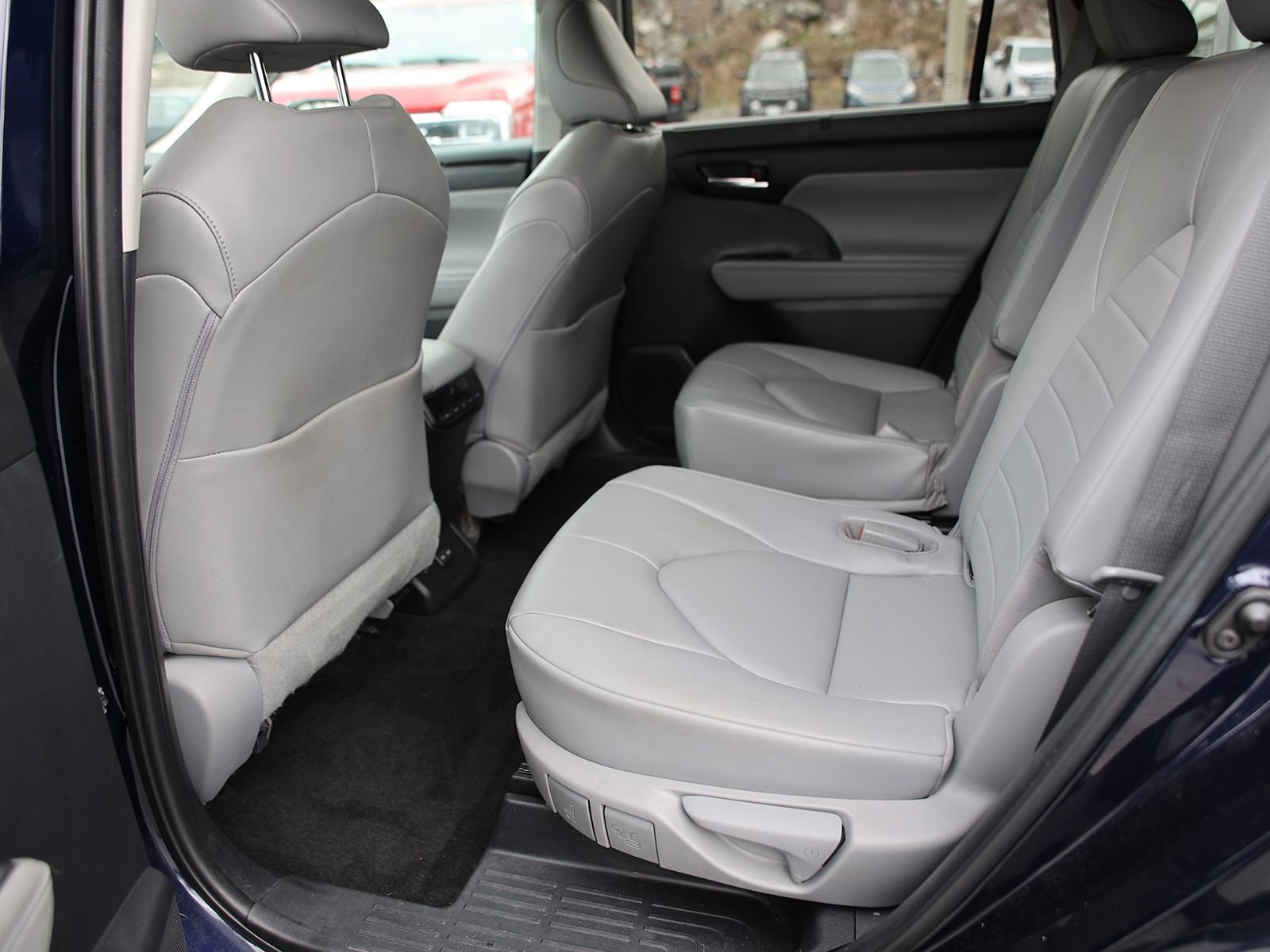 Used 2023 Toyota Highlander XLE AWD/4WD image 21