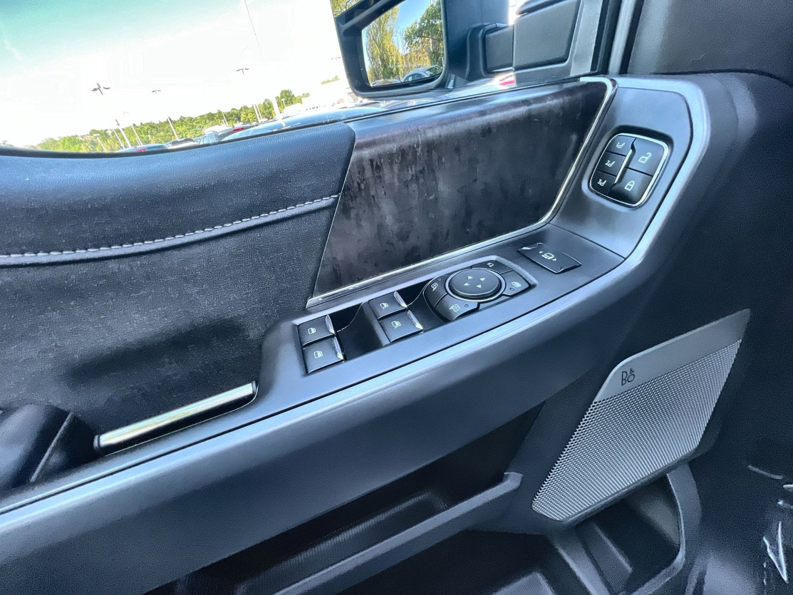 Certified 2023 Ford F250 Lariat w/ Tremor Off-Road Package AWD/4WD image 23