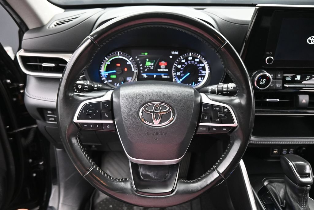 Used 2023 Toyota Highlander LE AWD/4WD image 12