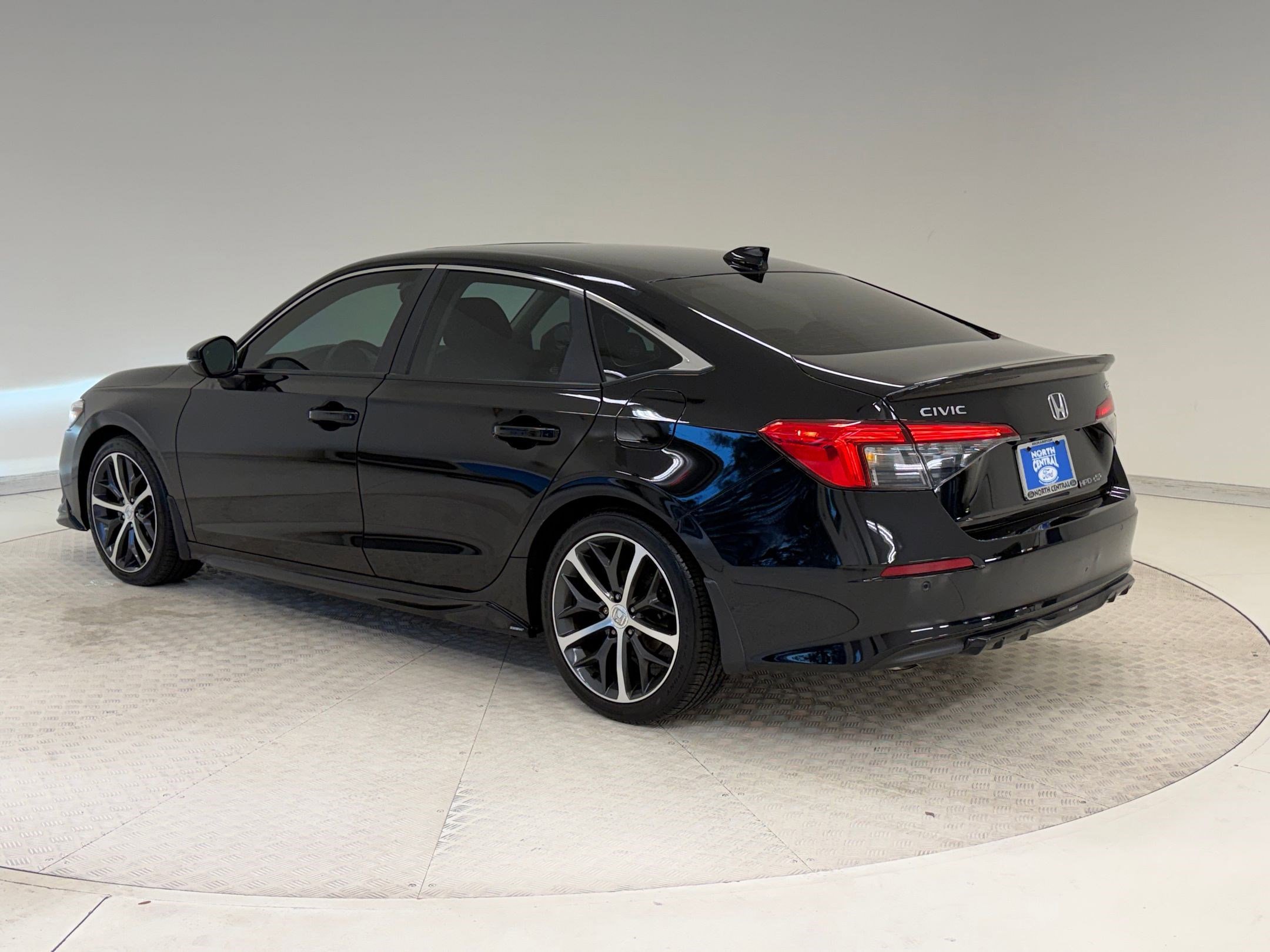 Used 2024 Honda Civic Touring image 3