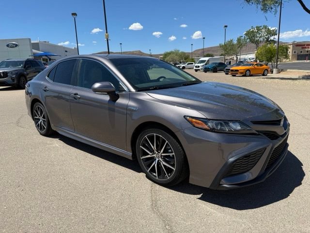 Used 2021 Toyota Camry SE w/ Audio Upgrade Package FWD image 3