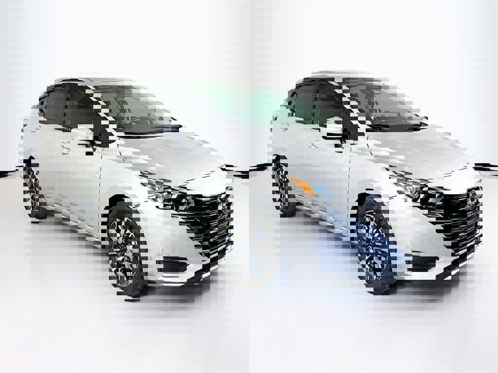 Used 2023 Nissan Versa SV image 7