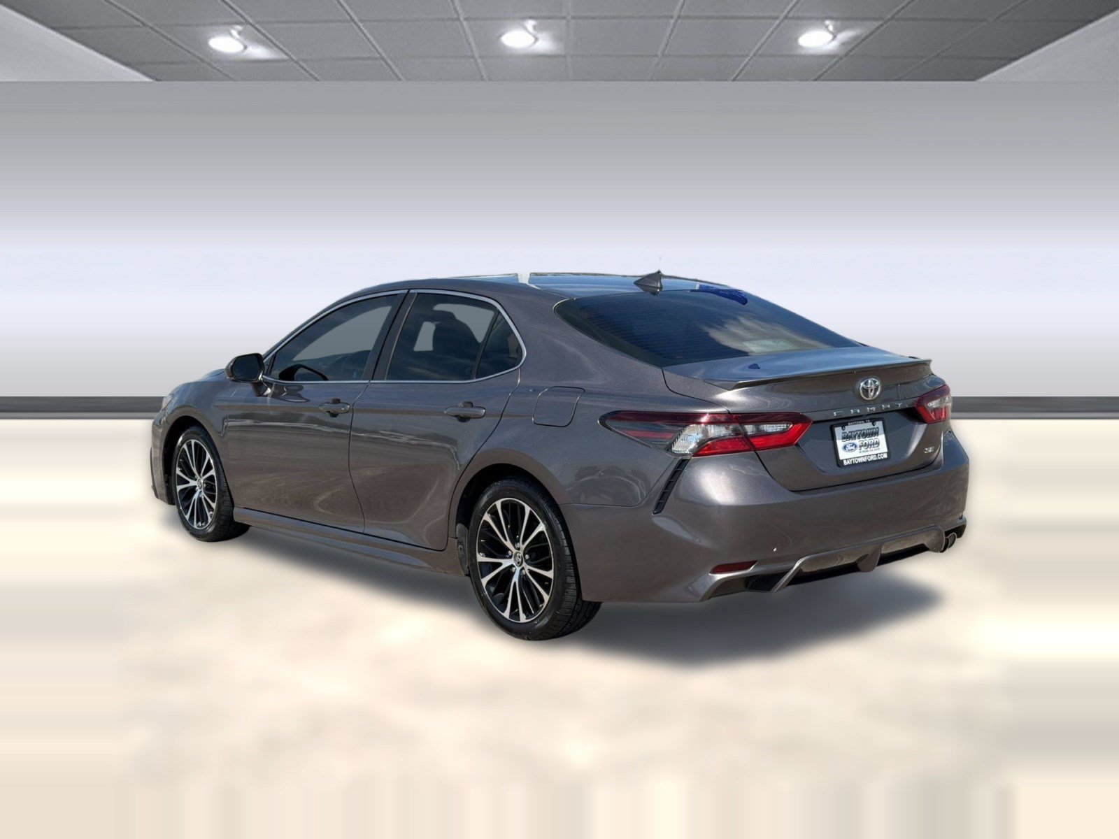 Used 2022 Toyota Camry SE FWD image 3