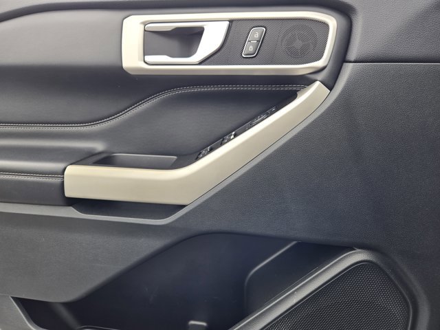 Certified 2022 Ford Explorer XLT w/ Equipment Group 202A image 19