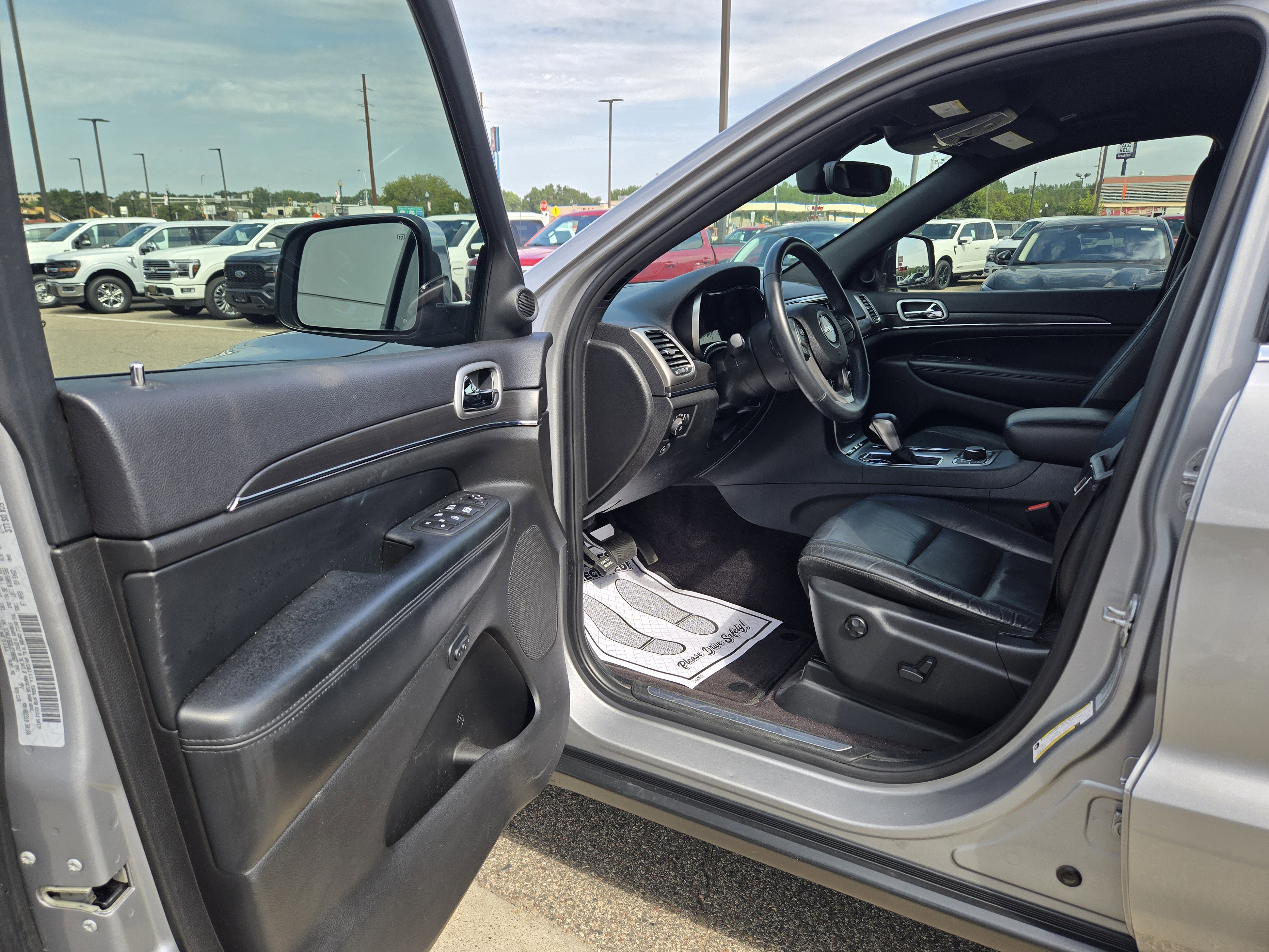 Used 2018 Jeep Grand Cherokee Limited image 11