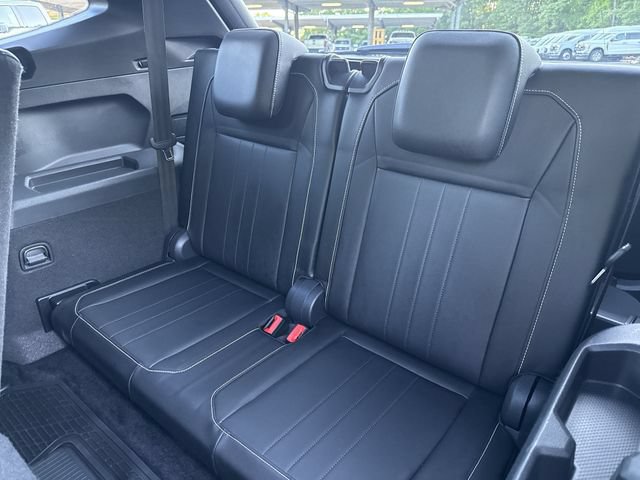 Used 2024 Volkswagen Tiguan SE R-Line FWD image 23
