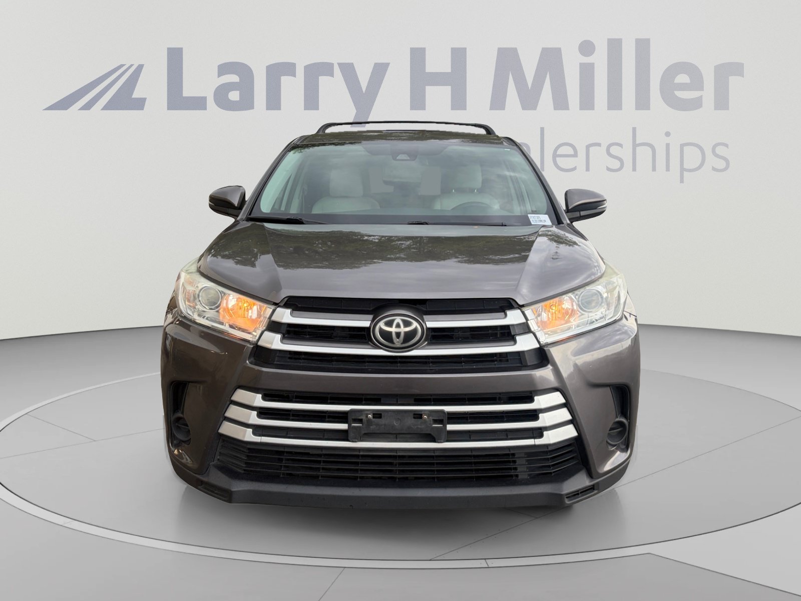 Used 2019 Toyota Highlander LE AWD/4WD image 8