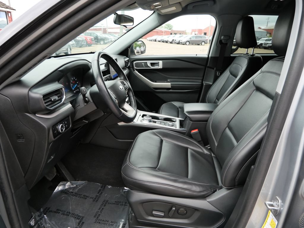 Certified 2023 Ford Explorer XLT w/ Equipment Group 202A AWD/4WD image 15