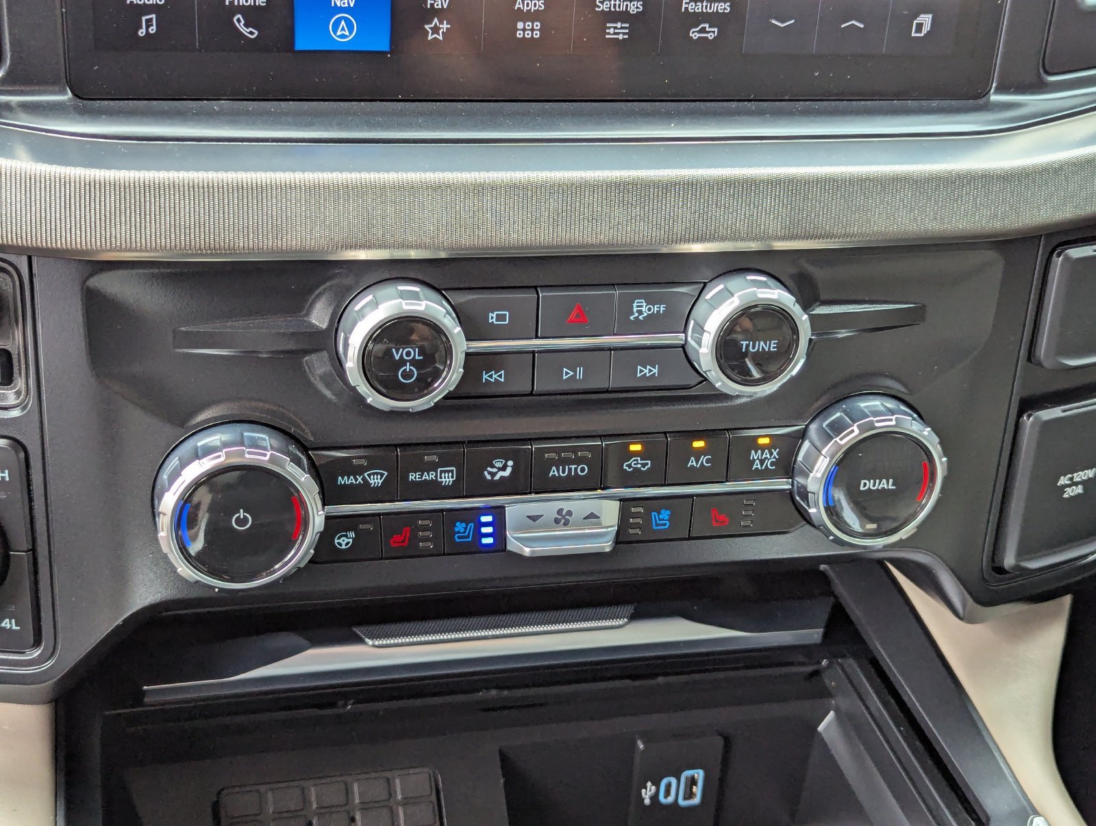 Certified 2026 Ford F250 Platinum w/ Platinum Plus Package AWD/4WD image 34
