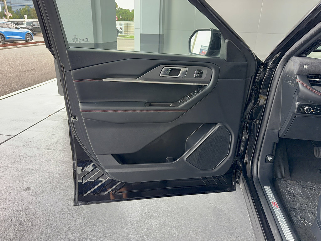 Certified 2025 Ford Explorer ST-Line w/ Premium Package RWD image 8