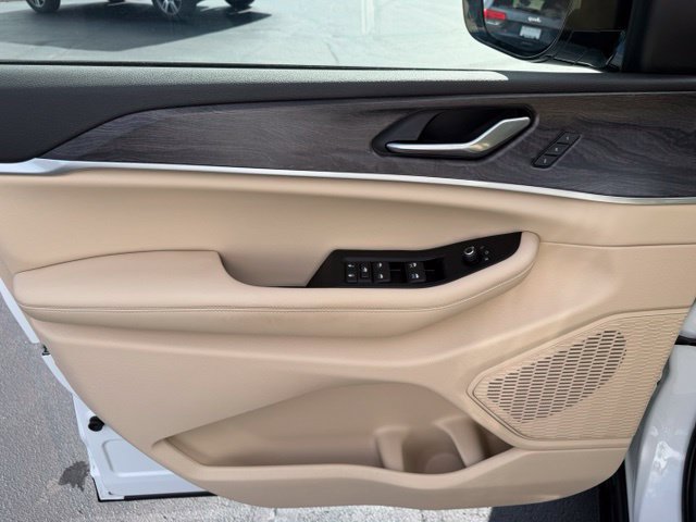 Used 2023 Jeep Grand Cherokee Limited w/ Trailer Tow Prep Group (B) AWD/4WD image 23
