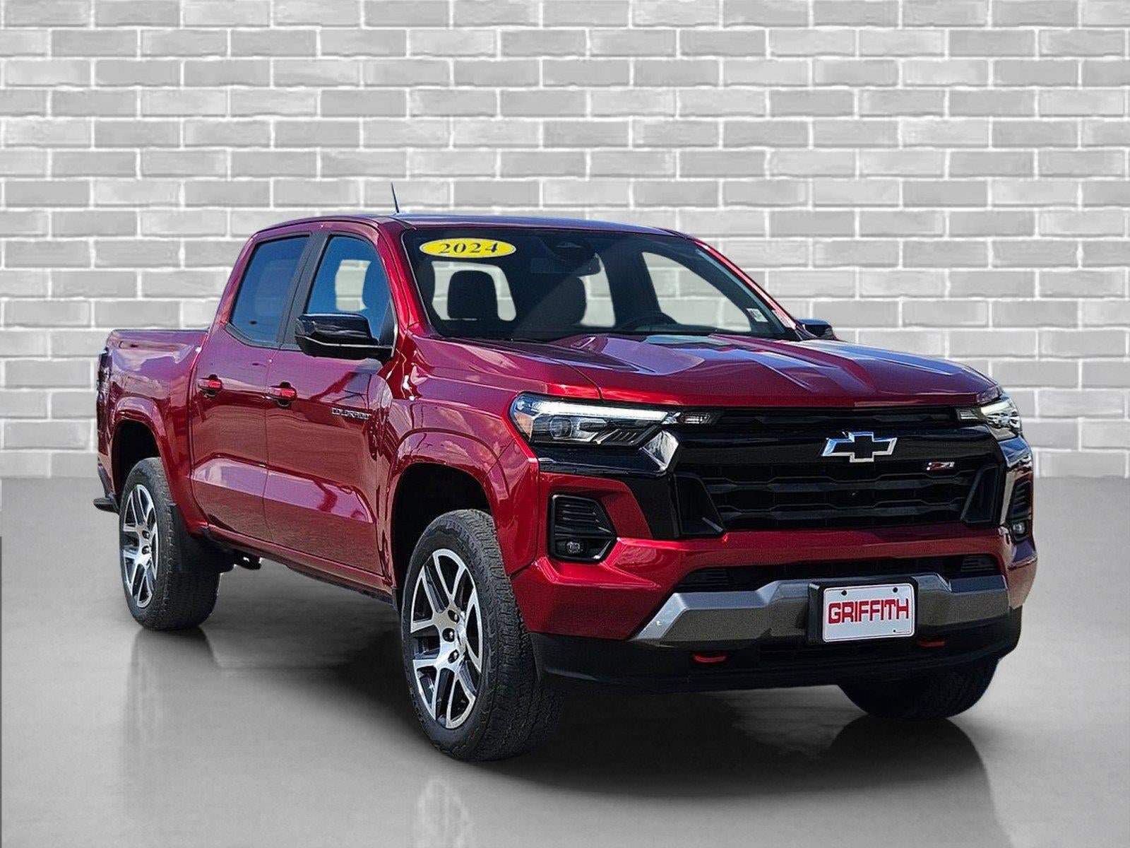 Used 2024 Chevrolet Colorado Z71 w/ Z71 Convenience Package 2 AWD/4WD image 3