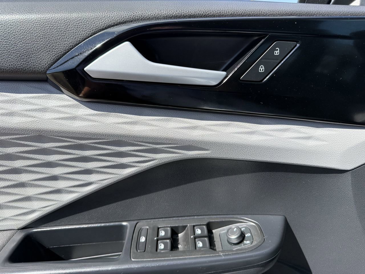 Used 2024 Volkswagen Taos S FWD image 22