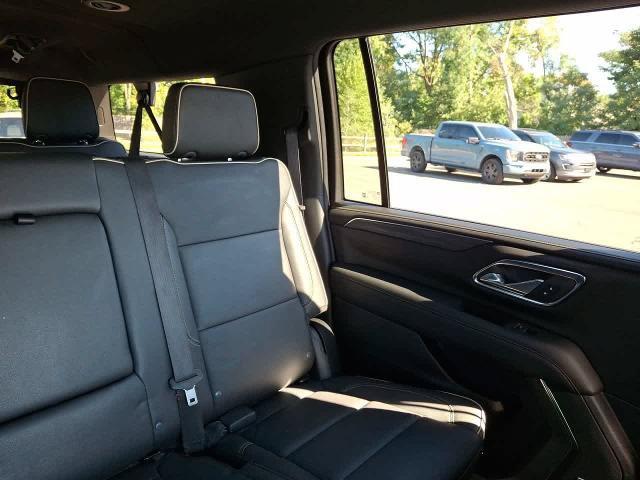 Used 2024 GMC Yukon XL SLT w/ SLT Luxury Package AWD/4WD image 14