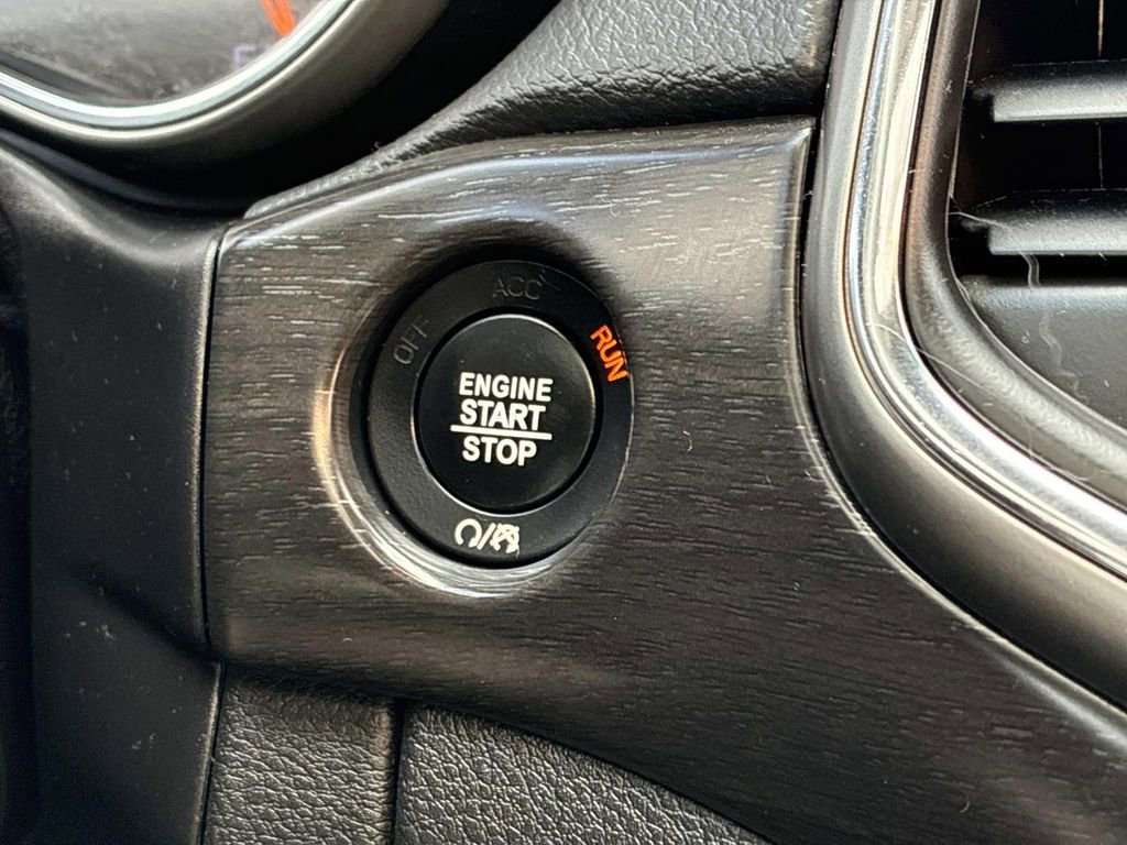 Used 2018 Jeep Grand Cherokee Altitude image 25