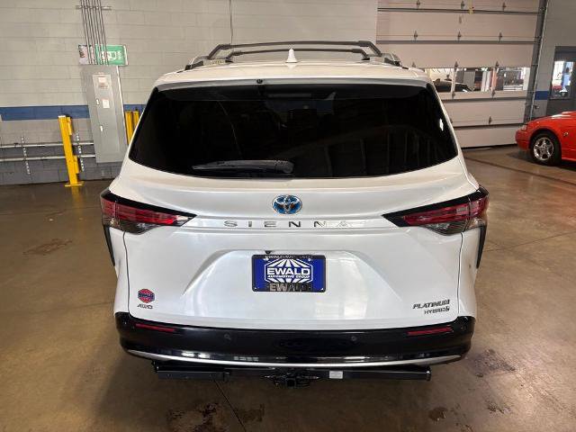 Used 2022 Toyota Sienna Platinum AWD/4WD image 9