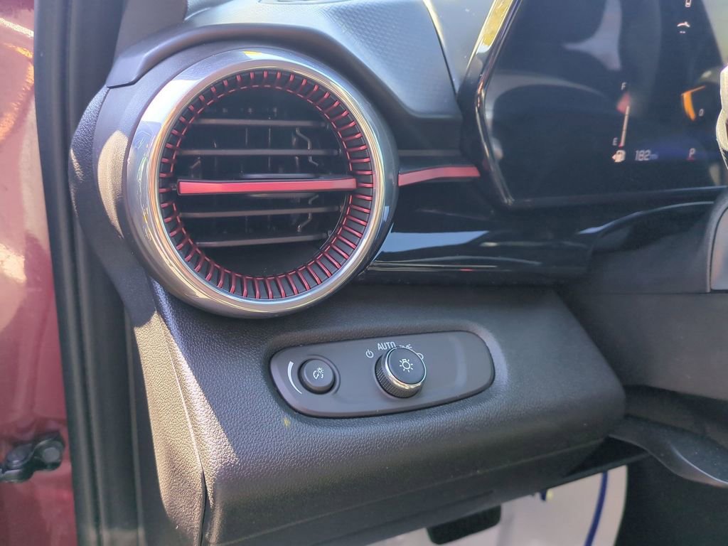 Used 2025 Chevrolet Trax RS w/ Driver Confidence Package image 23