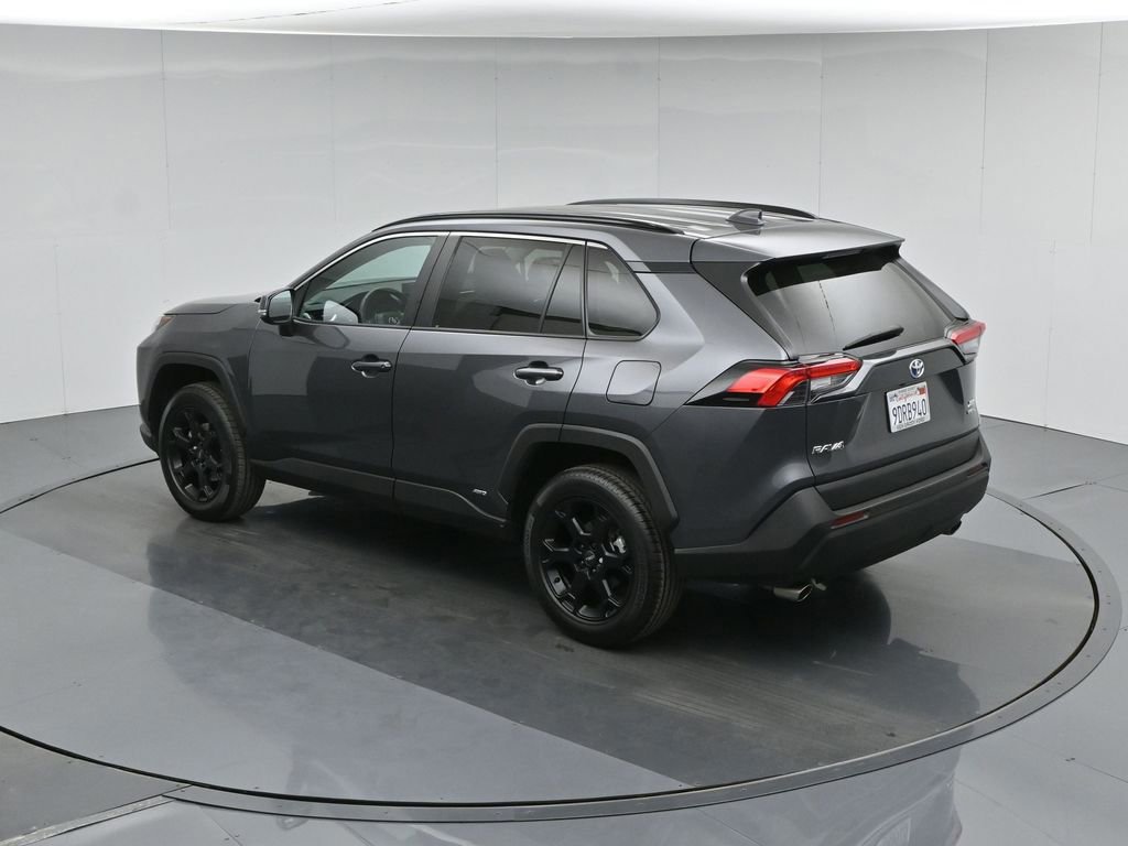 Used 2022 Toyota RAV4 XLE Premium image 18