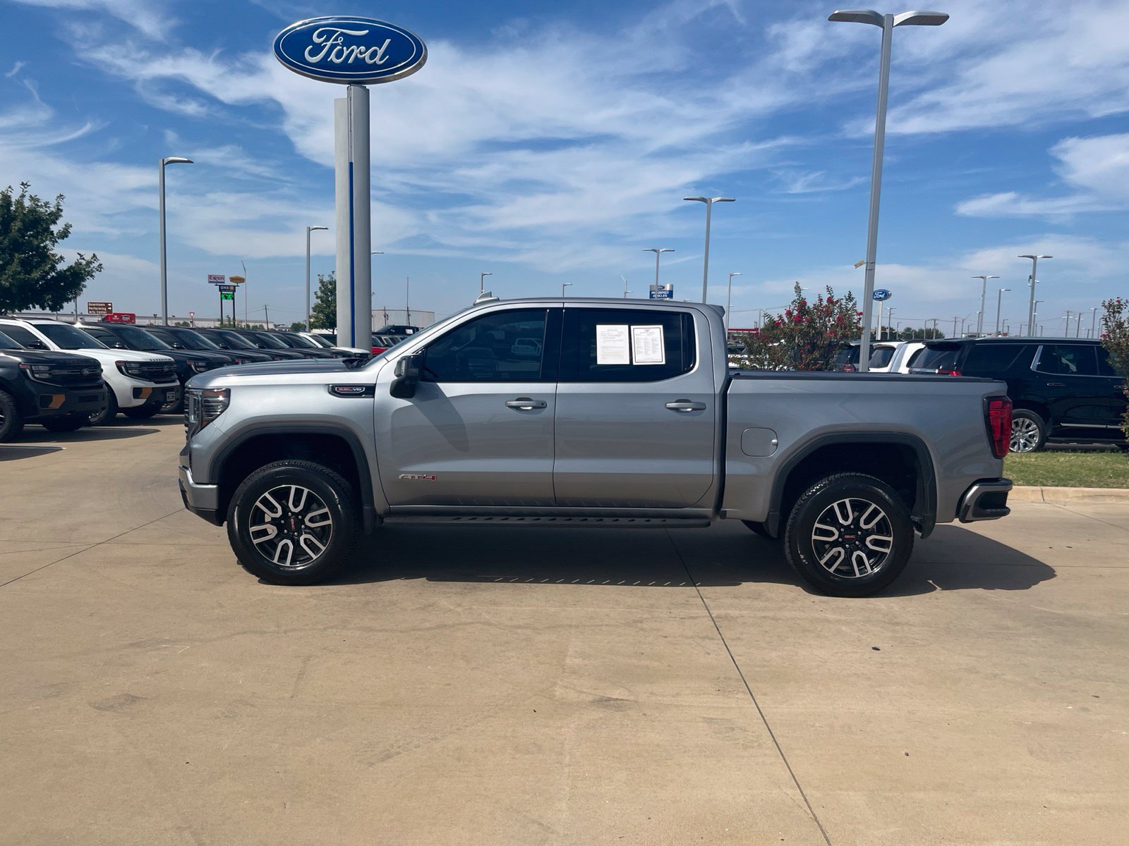 Used 2023 GMC Sierra 1500 AT4 w/ AT4 Premium Package AWD/4WD image 2
