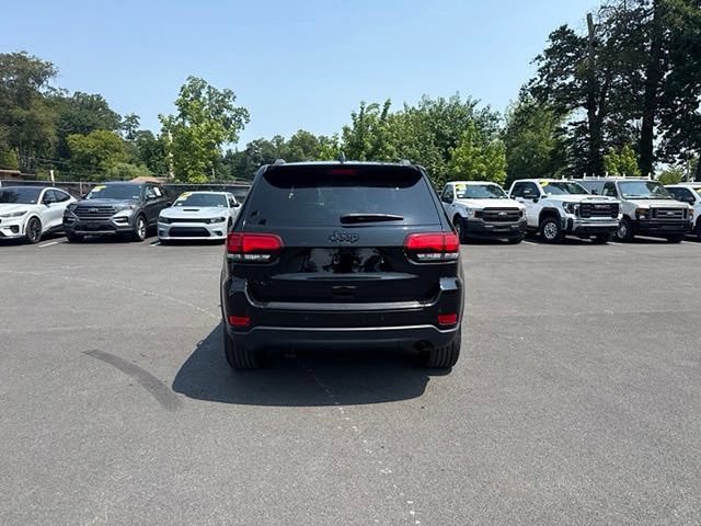 Used 2018 Jeep Grand Cherokee Laredo AWD/4WD image 6