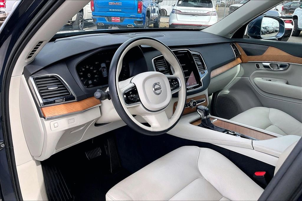 Used 2022 Volvo XC90 T6 Momentum w/ Advanced Package image 14