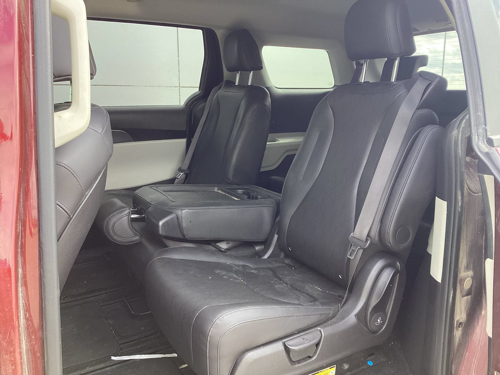 Used 2024 Kia Carnival LX FWD image 6