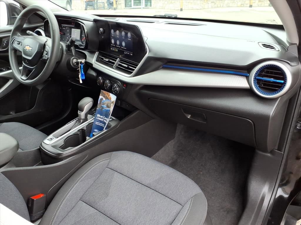 Used 2024 Chevrolet Trax LS w/ LS Convenience Package image 7