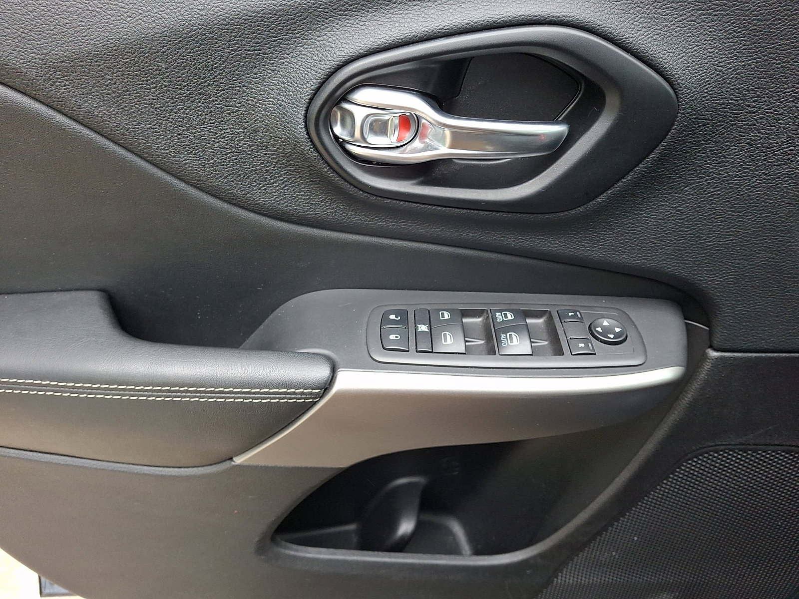 Used 2021 Jeep Cherokee Latitude Lux 80th Anniv w/ Quick Order Package 26U 80TH AWD/4WD image 14