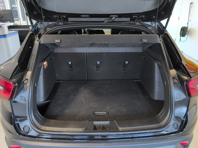 Used 2025 Chevrolet Trax RS w/ Sunroof Package FWD image 33