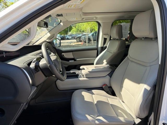Certified 2025 Ford Expedition Active AWD/4WD image 17