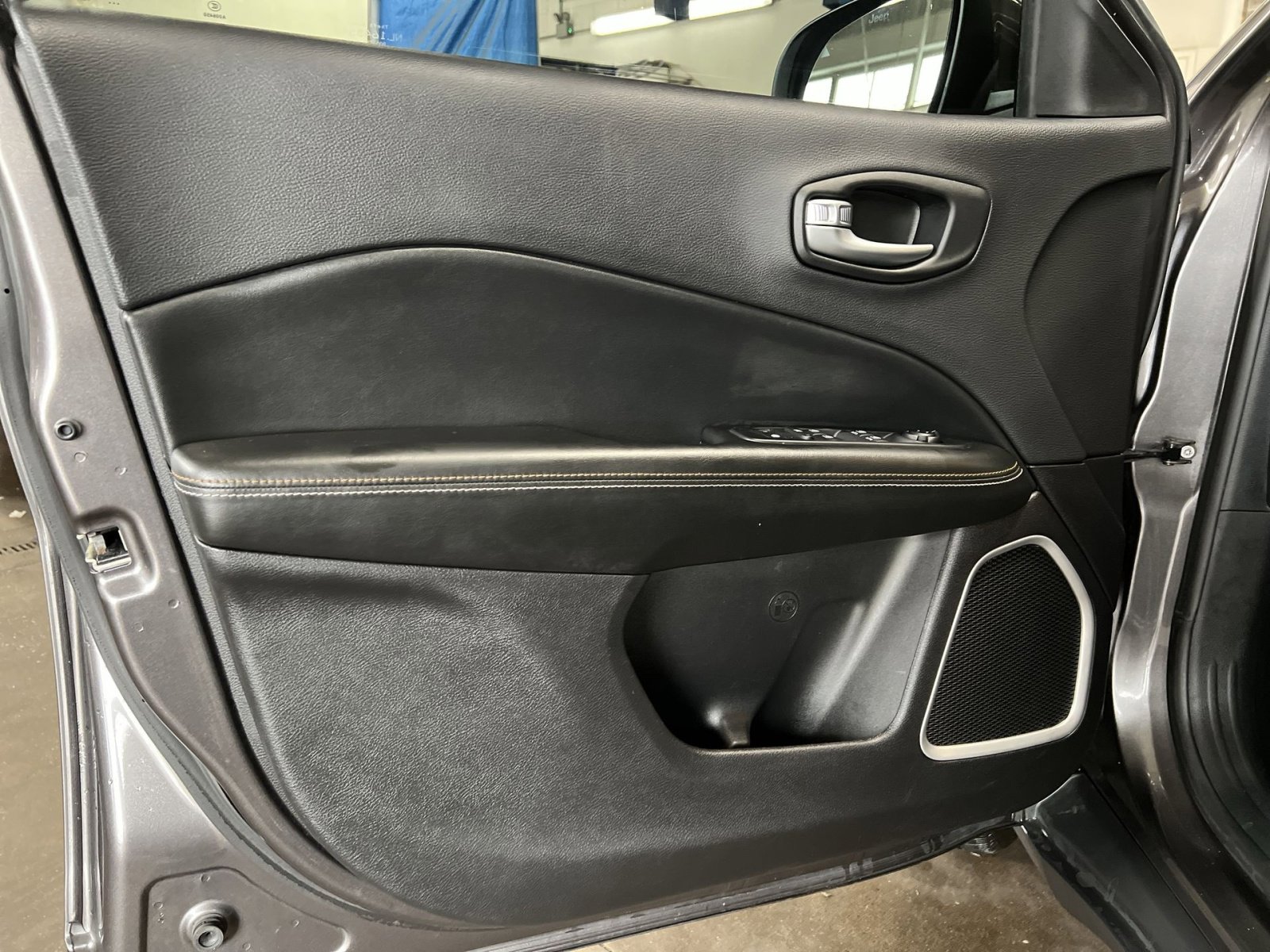 Used 2018 Jeep Compass Latitude w/ Safe & Security Group image 13