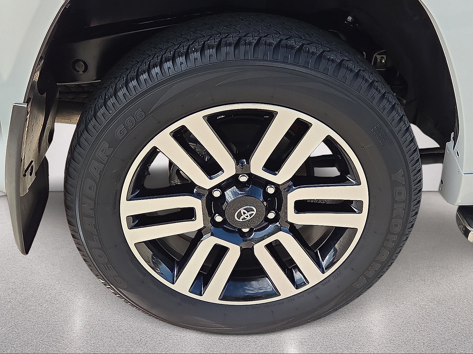 Used 2024 Toyota 4Runner Limited AWD/4WD image 7