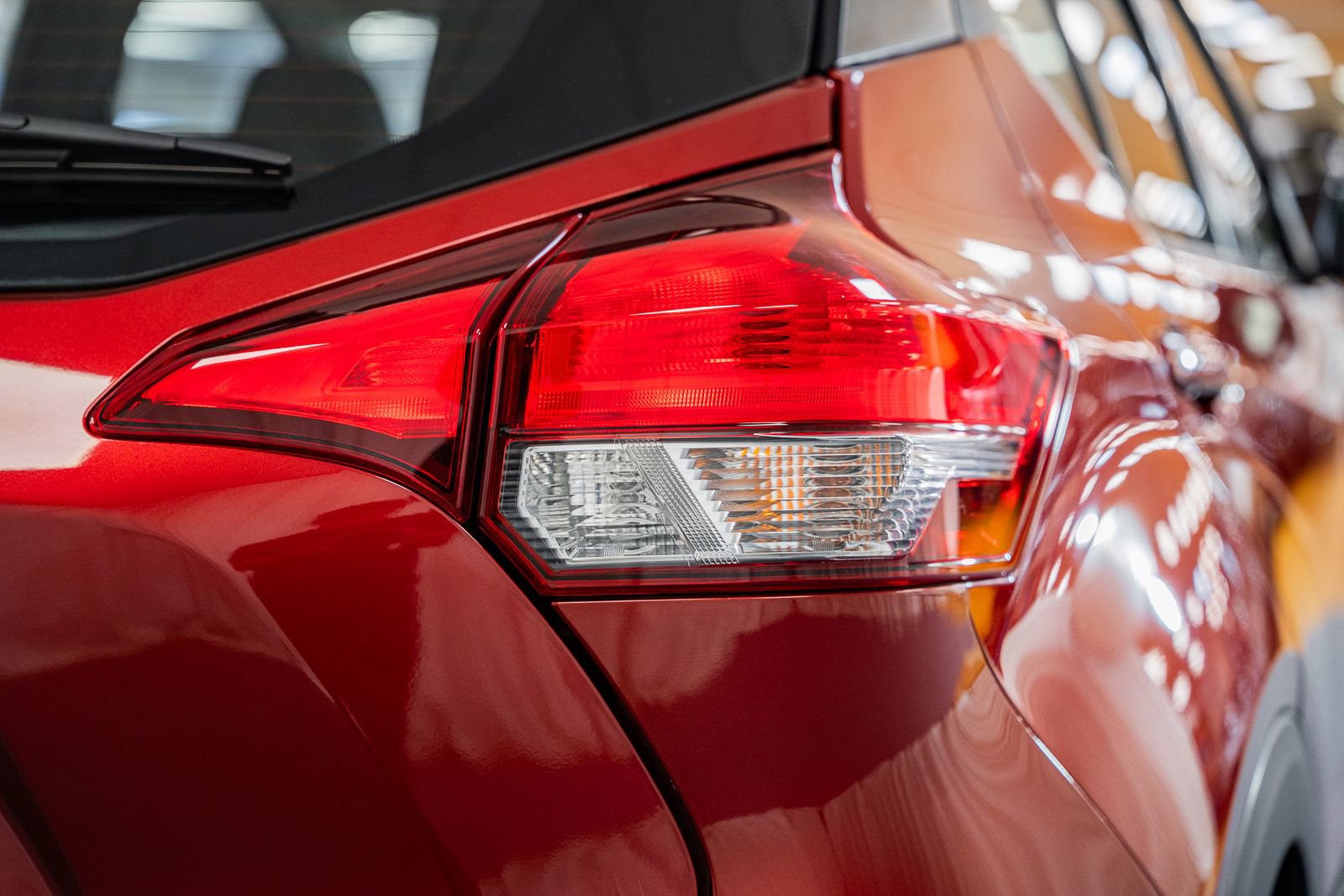 Used 2019 Nissan Kicks SV image 6