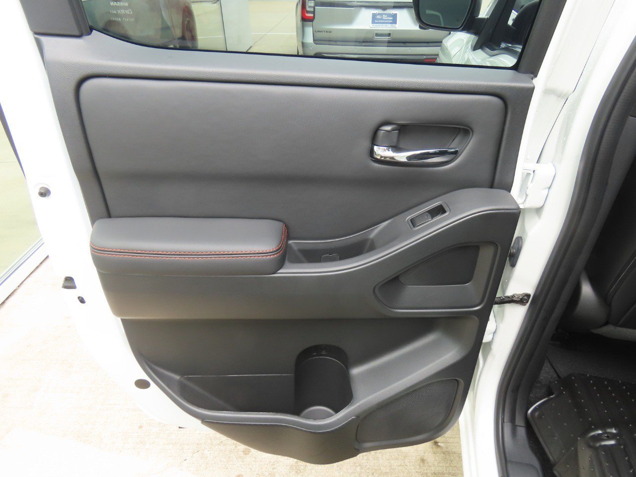 Used 2023 Nissan Frontier PRO-4X w/ Pro-4X Premium Package AWD/4WD image 18