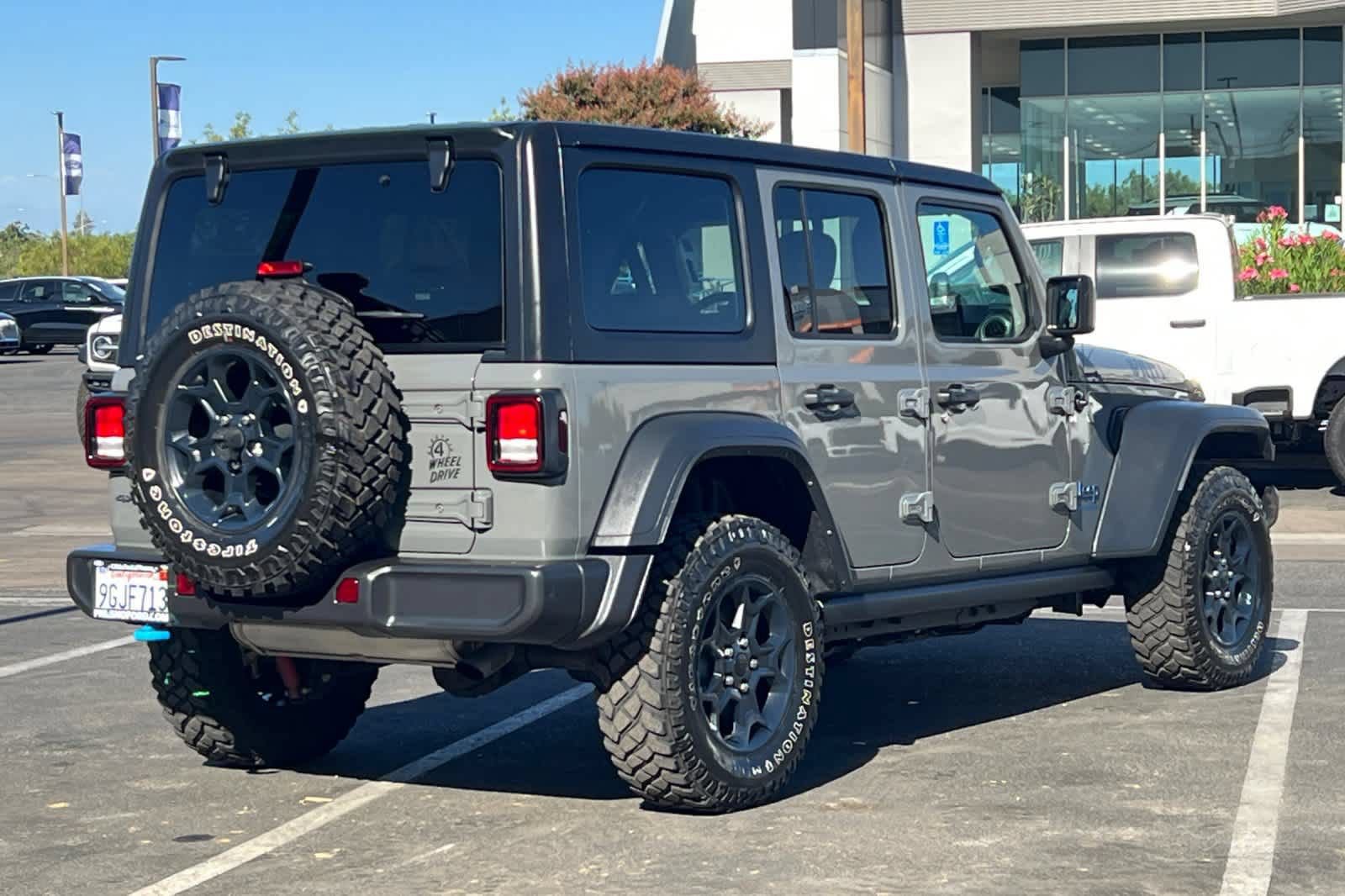 Used 2023 Jeep Wrangler Unlimited w/ 8.4" Radio Group AWD/4WD video 2