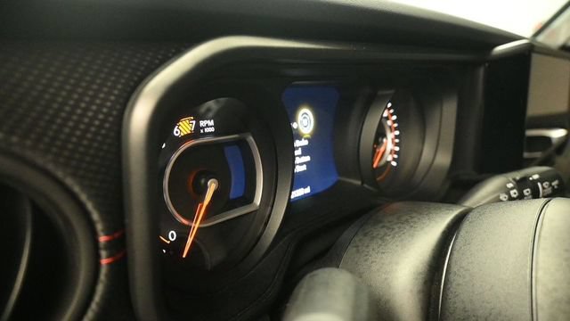 Used 2025 Jeep Wrangler Unlimited Rubicon AWD/4WD image 24