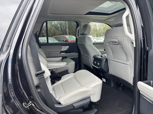 Certified 2025 Ford Expedition Active image 11