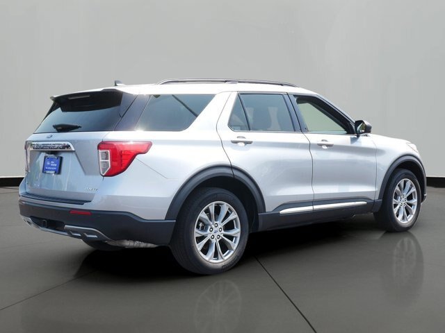 Certified 2023 Ford Explorer XLT w/ Equipment Group 202A AWD/4WD image 3