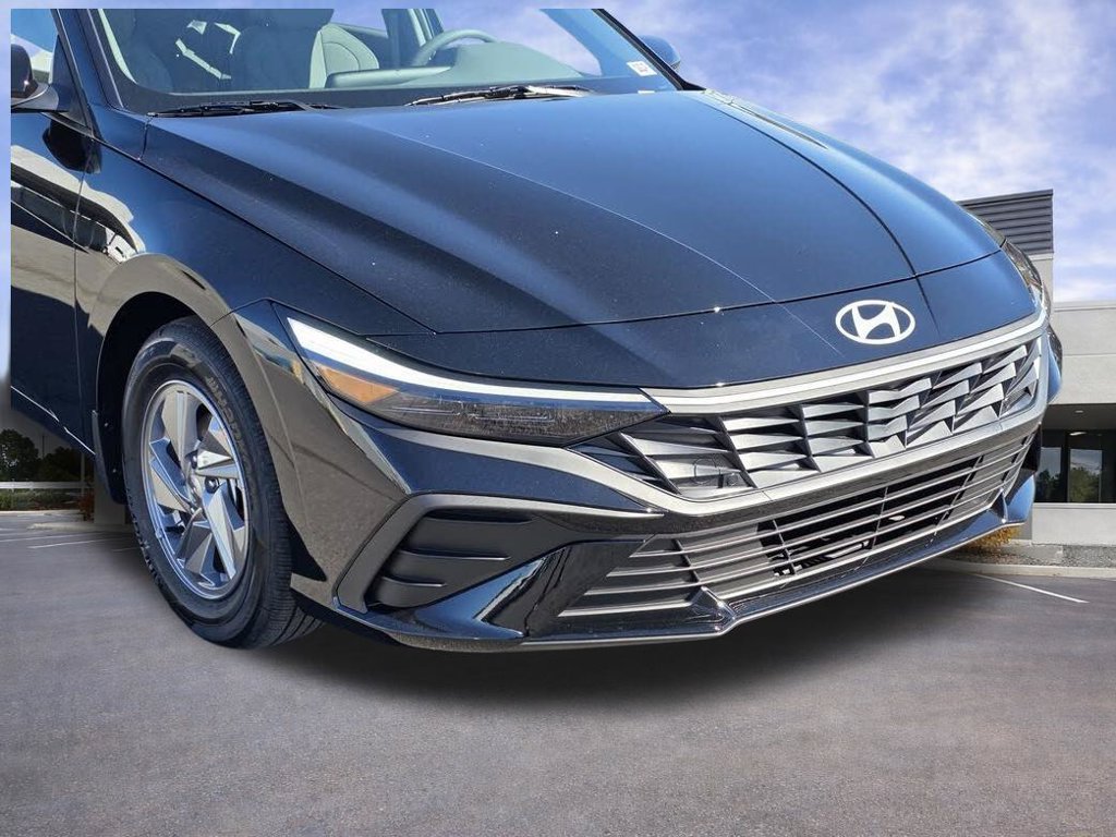 Used 2026 Hyundai Elantra SE FWD image 9