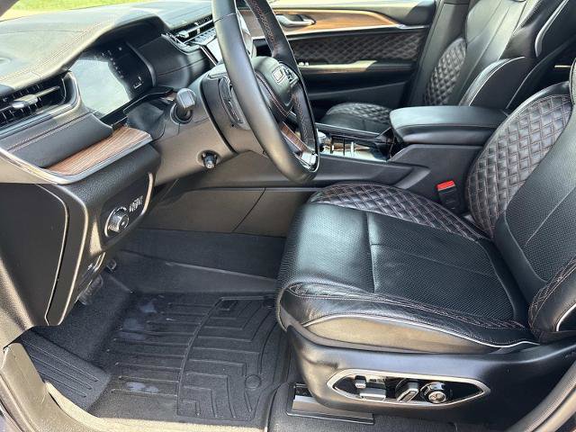 Used 2024 Jeep Grand Cherokee Summit w/ Luxury Tech Group V AWD/4WD image 14
