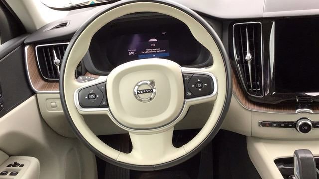 Used 2022 Volvo XC60 B5 Momentum w/ Climate Package image 13
