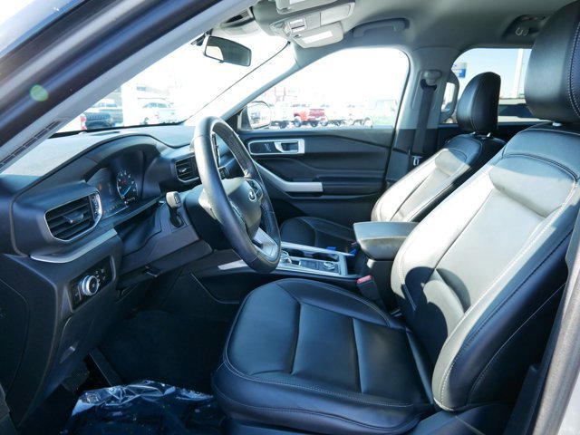 Certified 2022 Ford Explorer XLT w/ Equipment Group 202A image 7