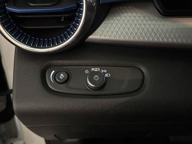 Used 2025 Chevrolet Trax LT w/ Driver Confidence Package FWD image 18