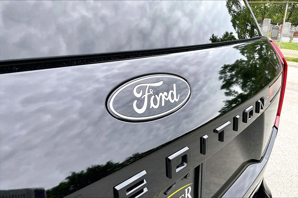 Certified 2025 Ford Expedition Platinum w/ Stealth Appearance Package AWD/4WD image 32