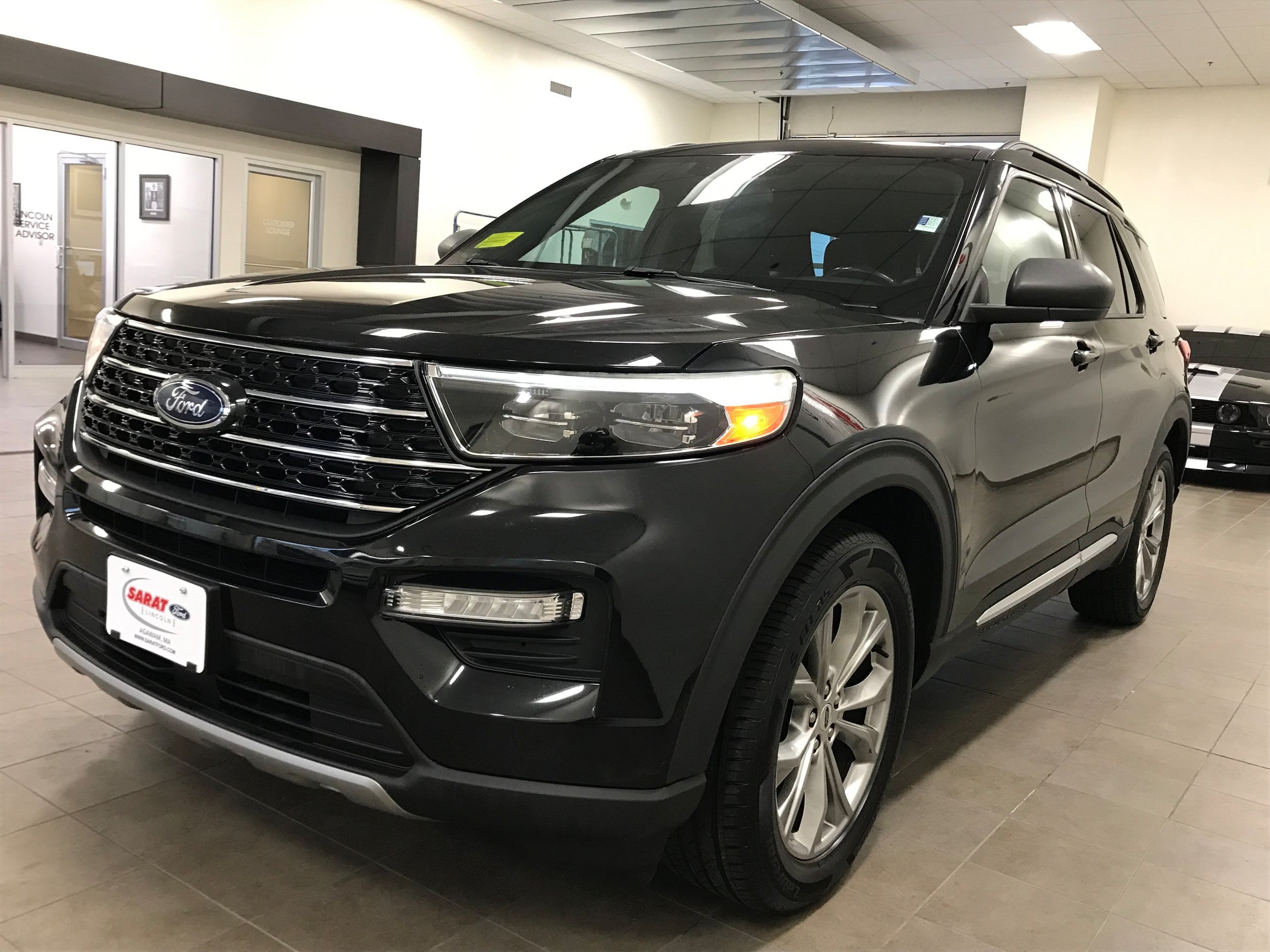 Certified 2020 Ford Explorer XLT w/ Equipment Group 202A AWD/4WD image 4
