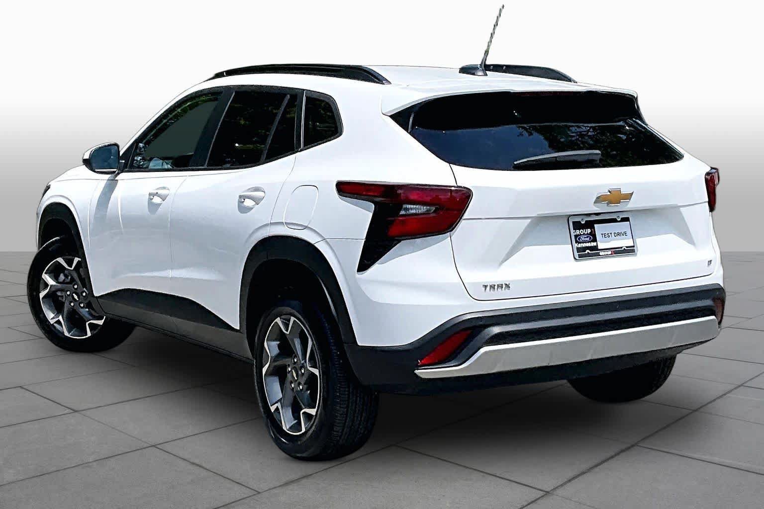 Used 2025 Chevrolet Trax LT w/ Driver Confidence Package FWD image 12