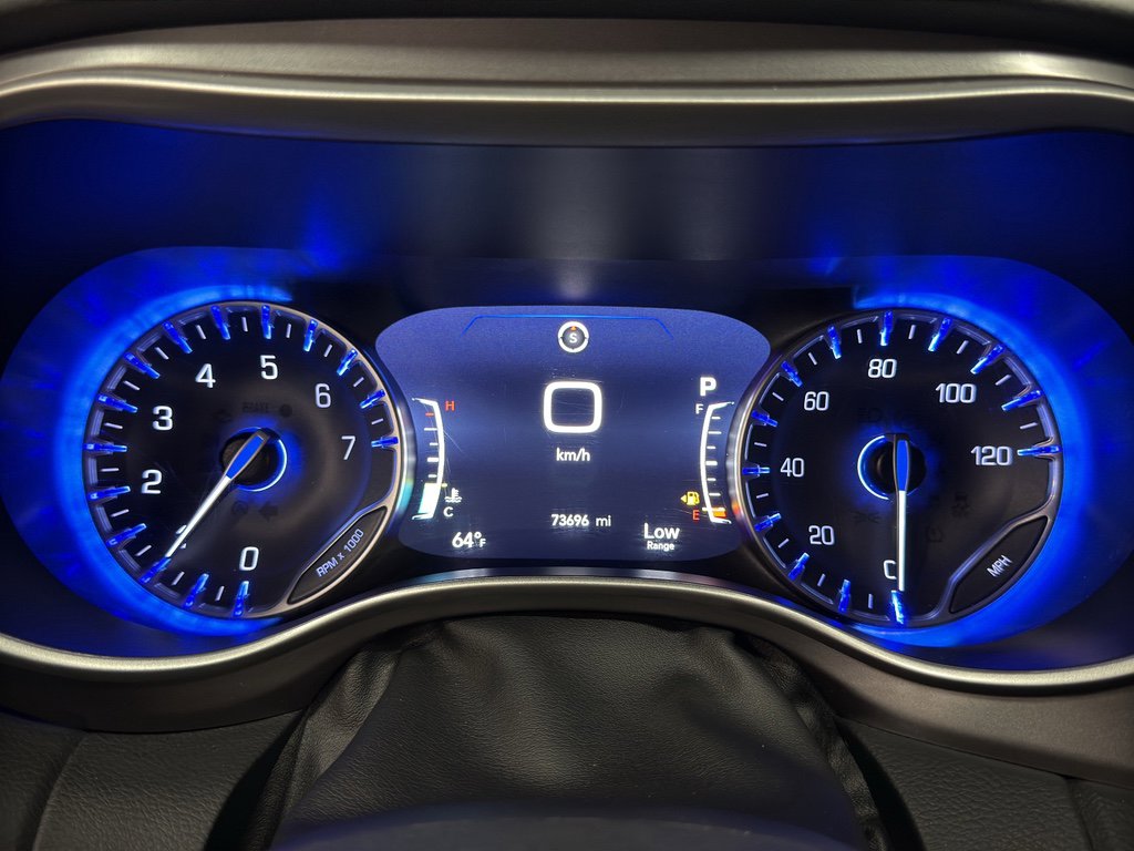 Used 2023 Chrysler Pacifica Touring-L image 18